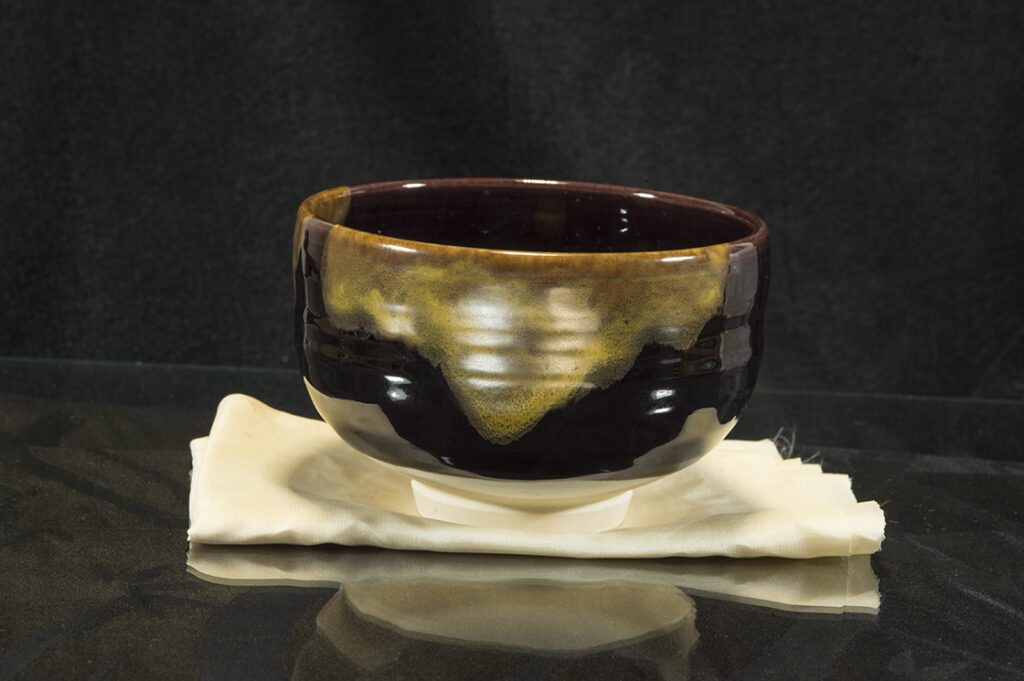 Aranyló Kutani chawan