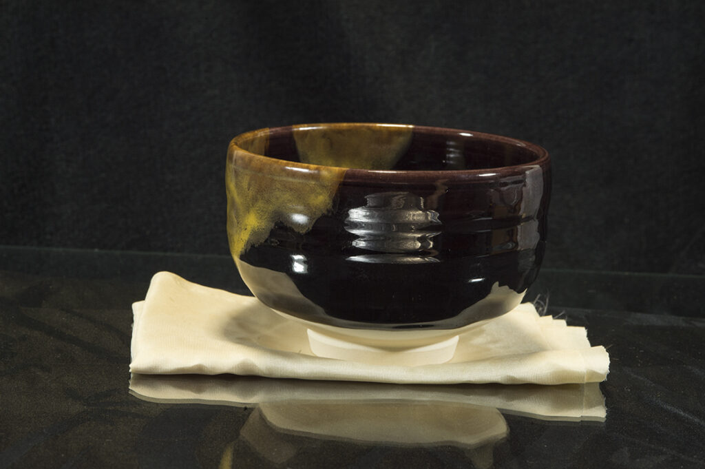 Aranyló Kutani chawan