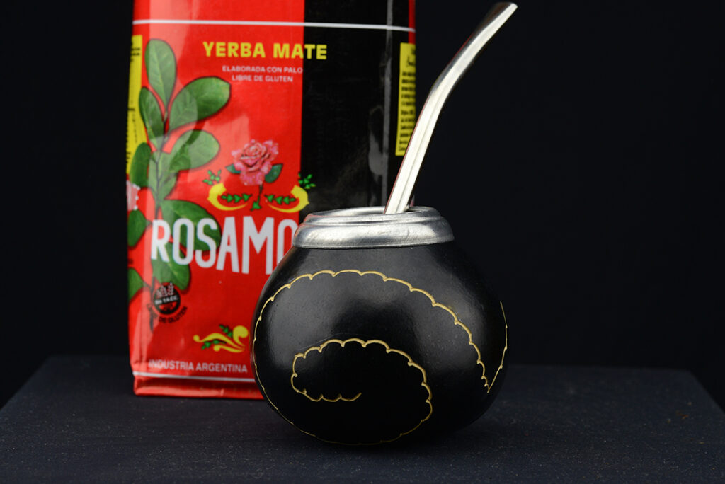 Rajzos fekete mate tök bombillával