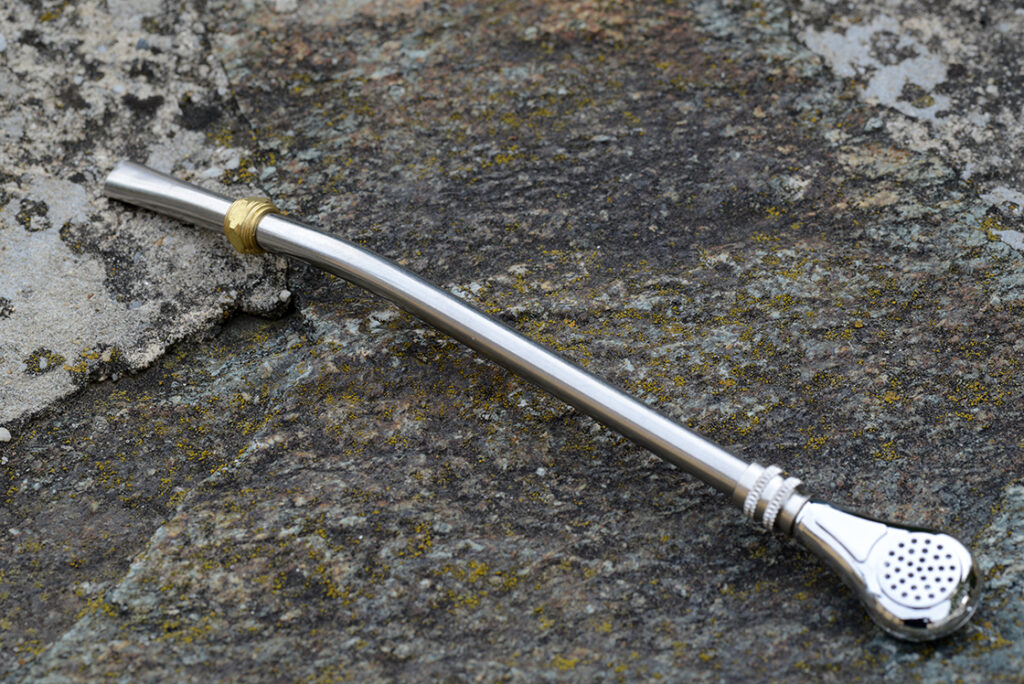 Hajlított, szétszedhető bombilla