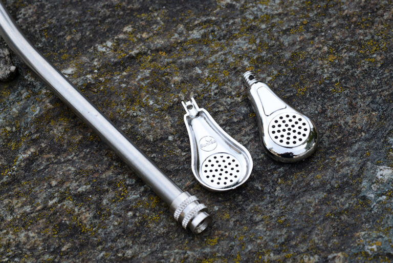 Hajlított, szétszedhető bombilla