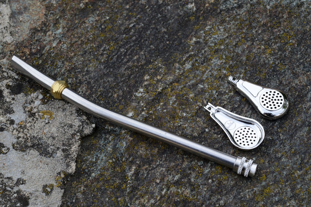 Hajlított, szétszedhető bombilla