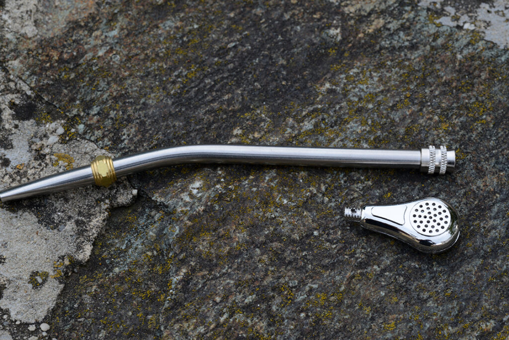 Hajlított, szétszedhető bombilla