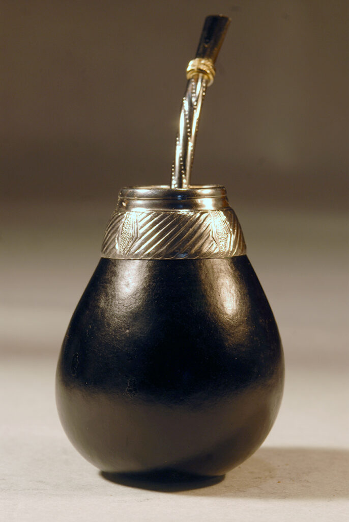 Díszes fekete kistök