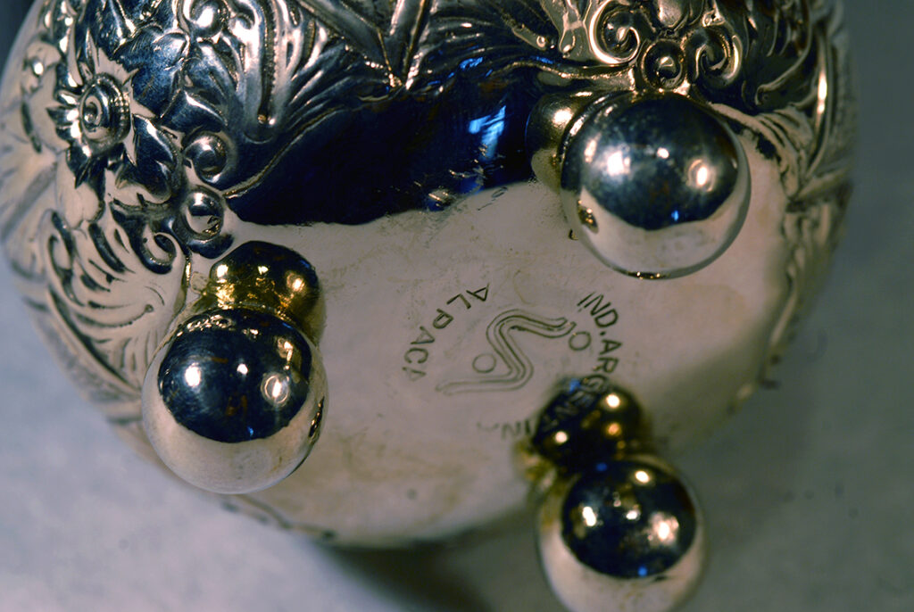 Cizellált lábastök