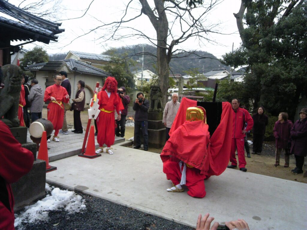 shinto újévi oroszlán tánc