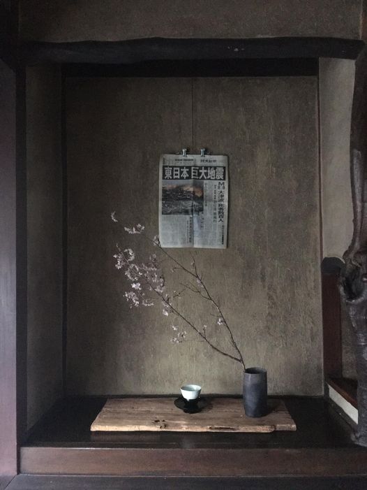 夜半の嵐はいつか吹く。 Az éjféli vihar egyszercsak kitör majd.