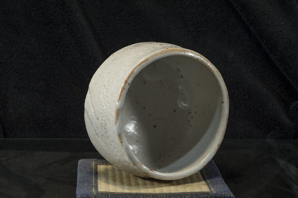  Japanese Tea bowl, Shino ware by Famous Potter, Taigan Kato