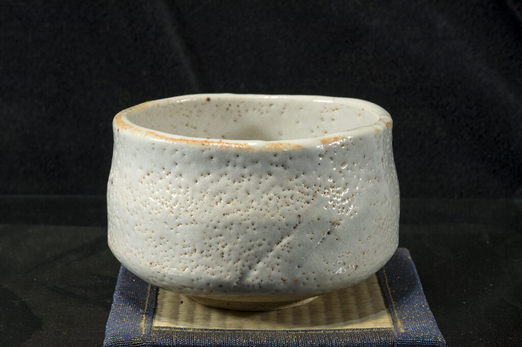 Japanese Tea bowl, Shino ware by Famous Potter, Taigan Kato