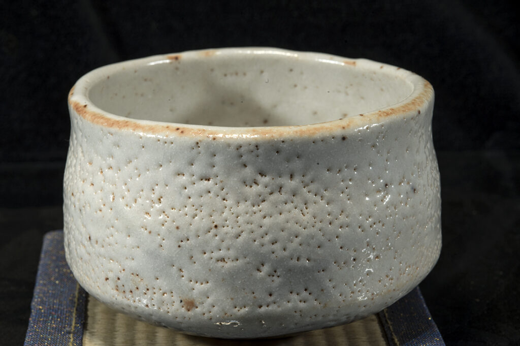  Japanese Tea bowl, Shino ware by Famous Potter, Taigan Kato