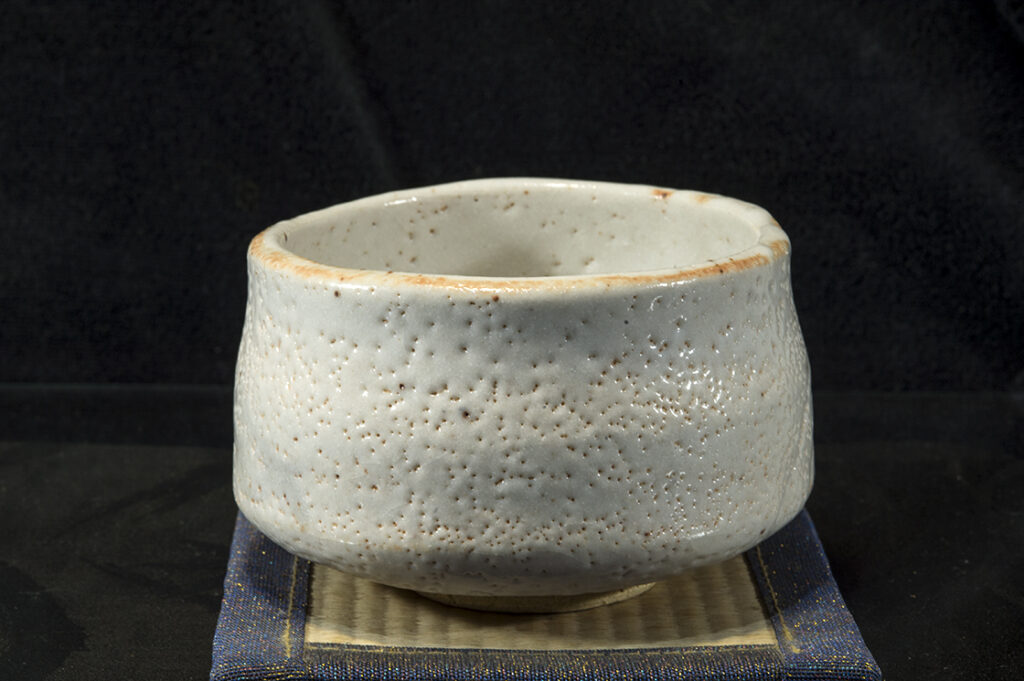  Japanese Tea bowl, Shino ware by Famous Potter, Taigan Kato