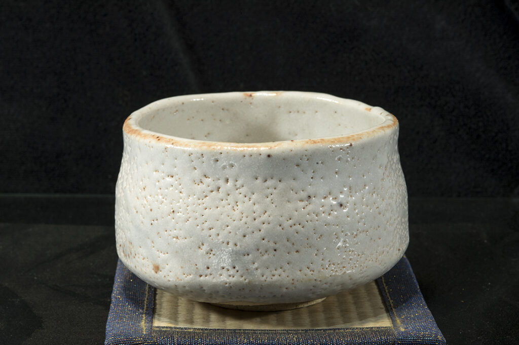  Japanese Tea bowl, Shino ware by Famous Potter, Taigan Kato