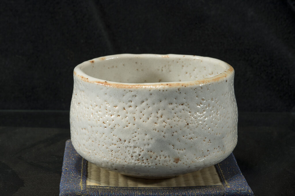  Japanese Tea bowl, Shino ware by Famous Potter, Taigan Kato
