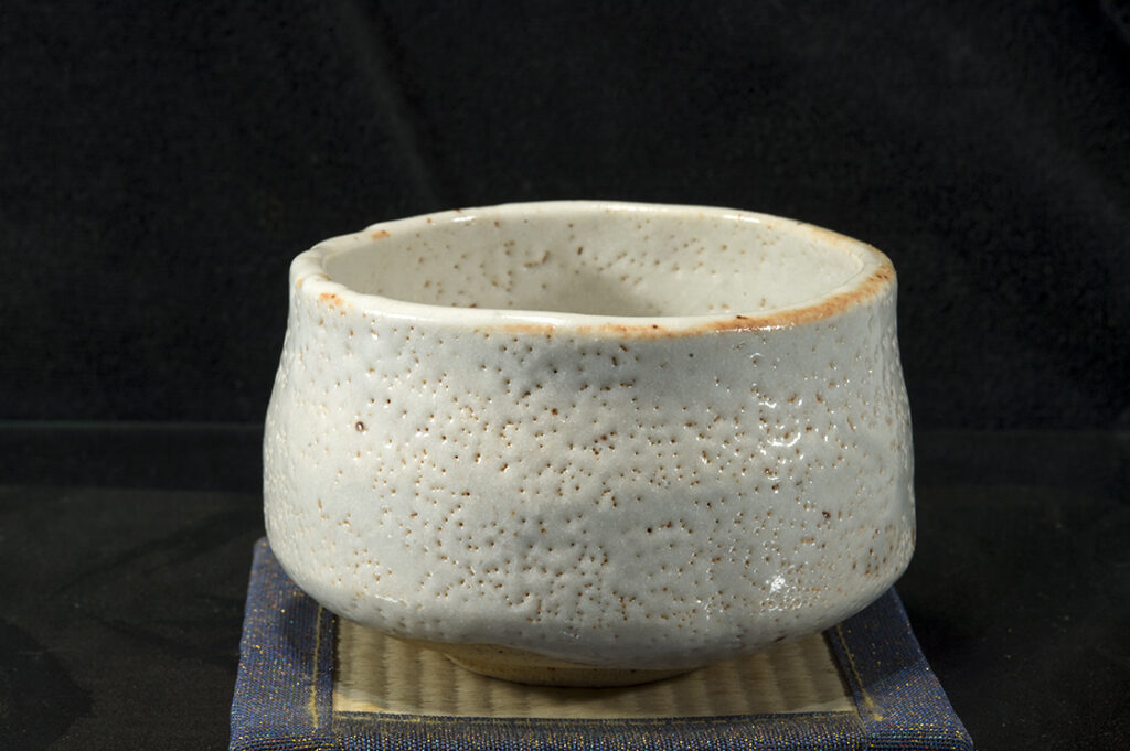  Japanese Tea bowl, Shino ware by Famous Potter, Taigan Kato