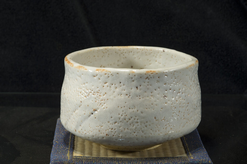  Japanese Tea bowl, Shino ware by Famous Potter, Taigan Kato