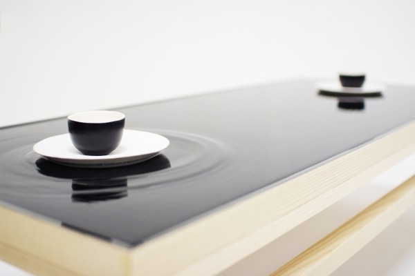 hullámzó tea asztal