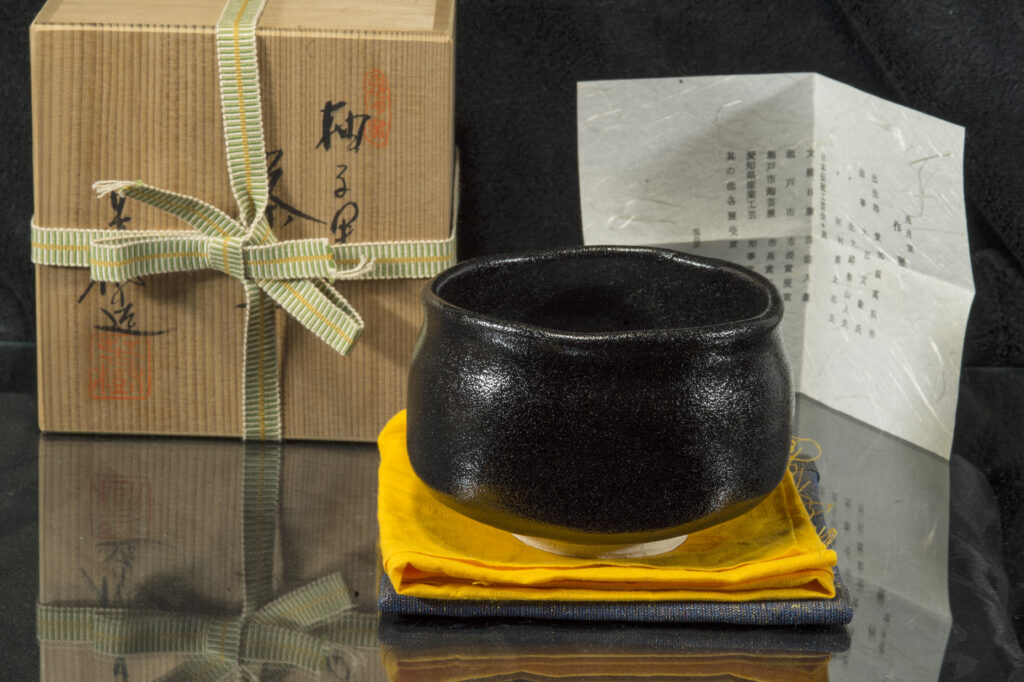 seto-guro-japan-matcha-chawan-teascsesze