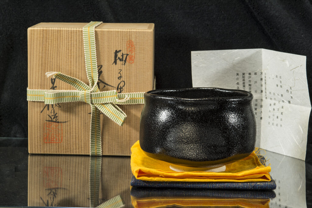 seto-guro-japan-matcha-chawan-teascsesze