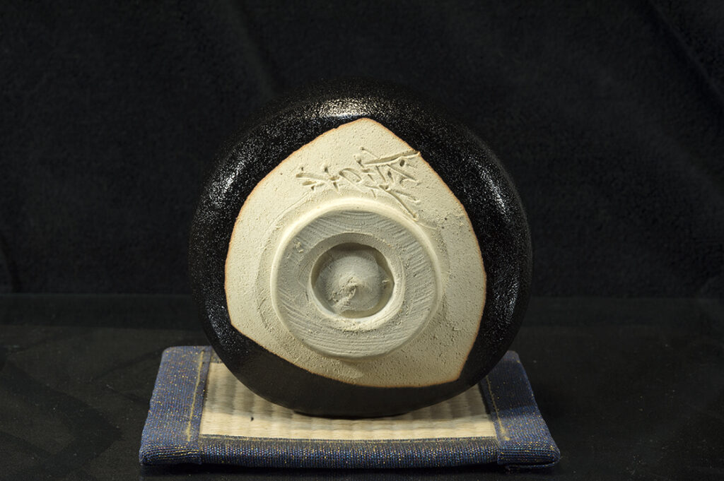 seto-guro-japan-matcha-chawan-teascsesze