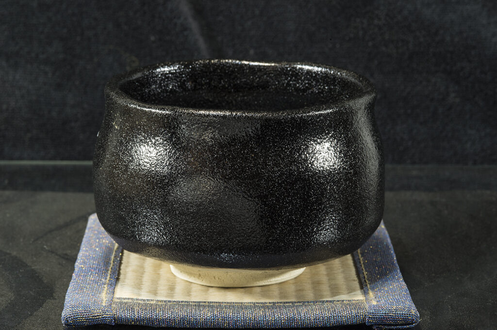 seto-guro-japan-matcha-chawan-teascsesze