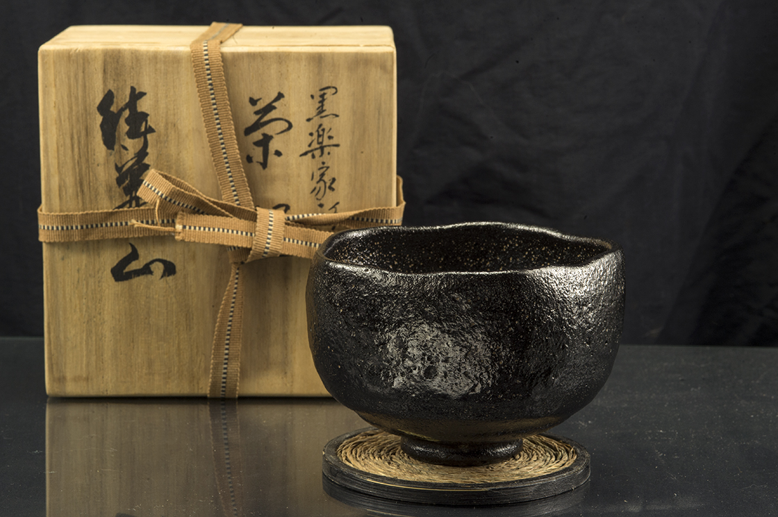 pentagon-kuro-raku-chawan-japan-matcha-teascsesze